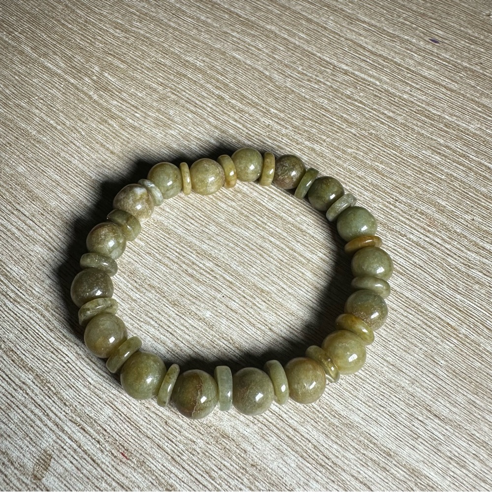 Elegant Green jade Bracelet - Picture 3 of 5
